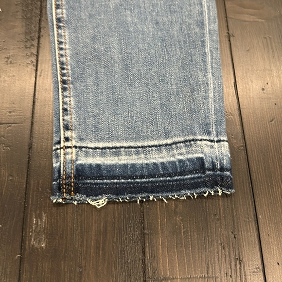 NWOT (it just came off) Kut From the Kloth button up jean. Intentional distress - Picture 6 of 8